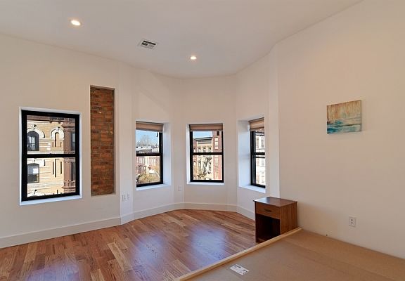 3rd image of 505 Throop Ave APT 3