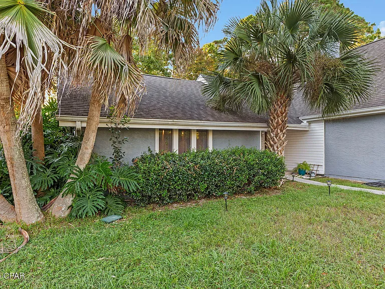 301 Fairway Blvd — Photo 2