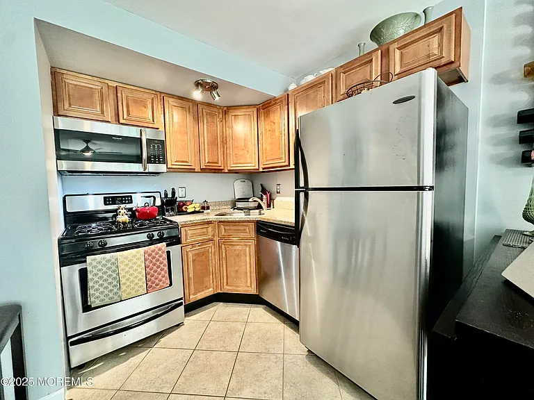 307 4th Ave #202 — Photo 4