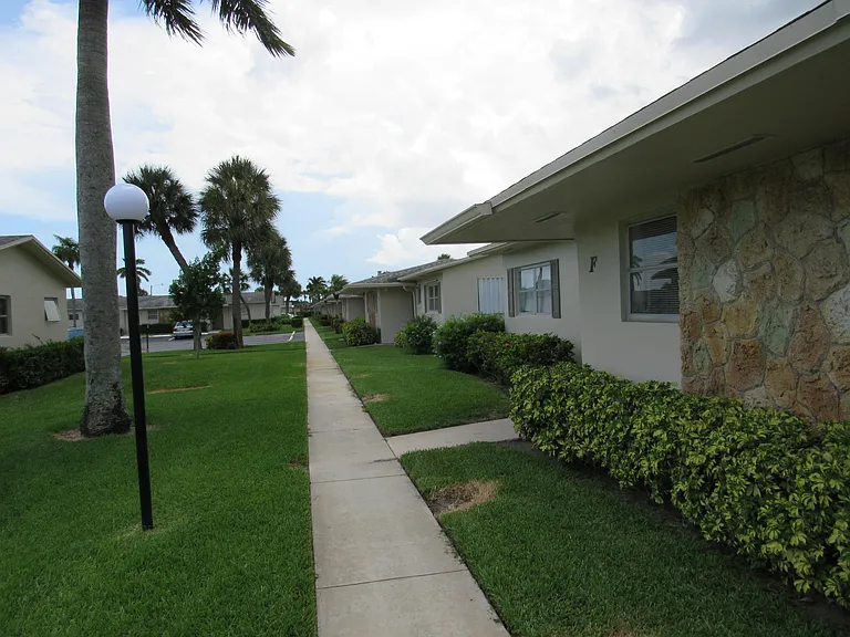 2679 Emory Dr E #F — Photo 2
