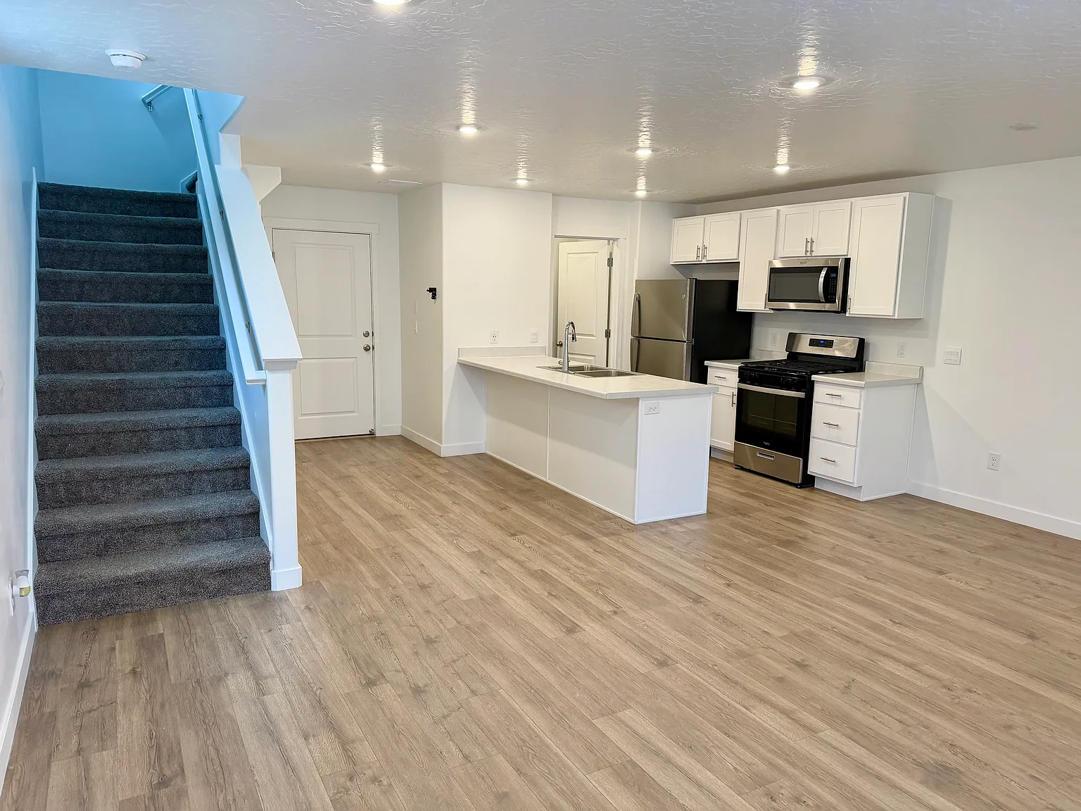 3 bed, 1510 sqft, $2,299 — Photo 3