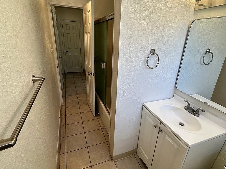 Courtyard Square Apartments — Photo 17