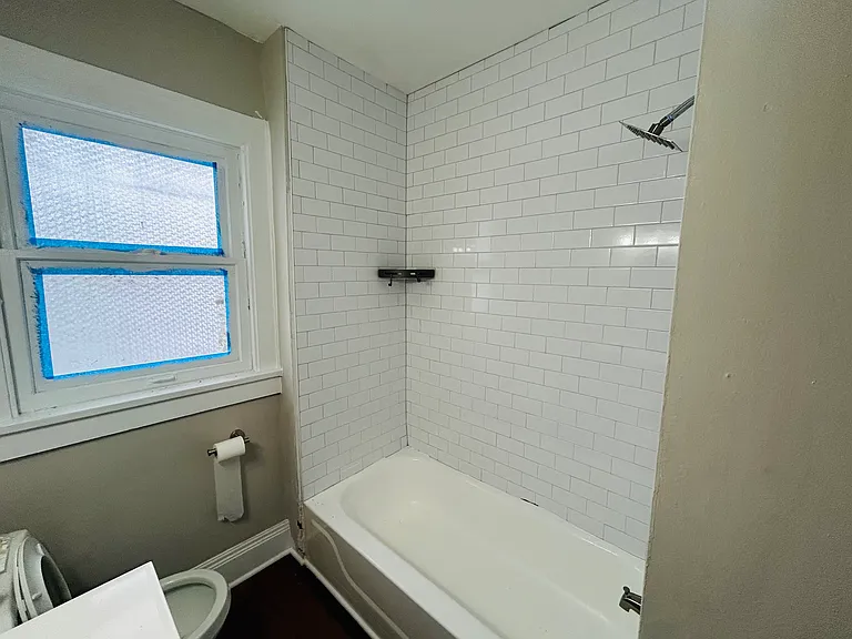 3266 E 140th St #1 — Photo 12