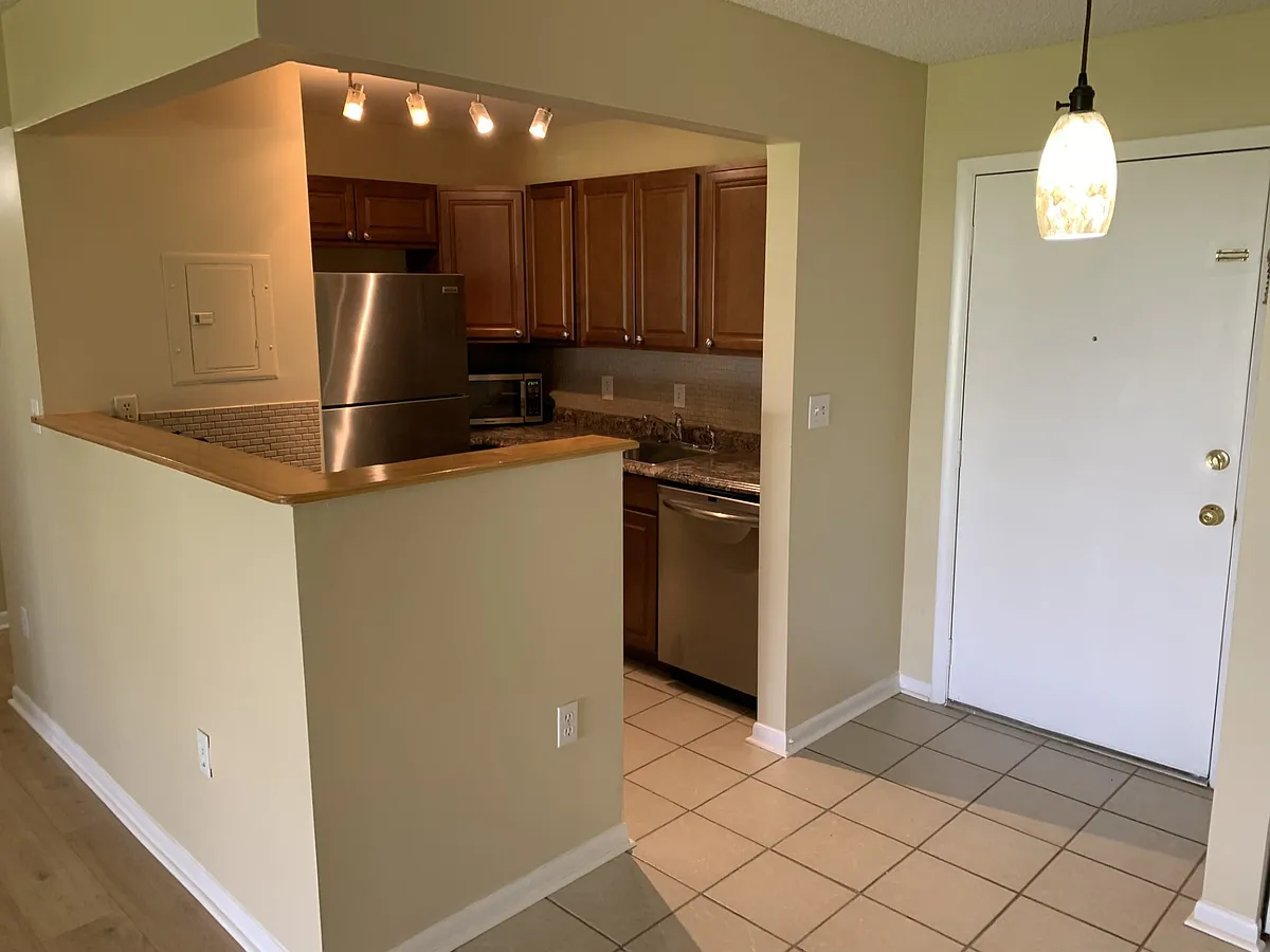 Building Photo - 9105 SW 137th Ter #G