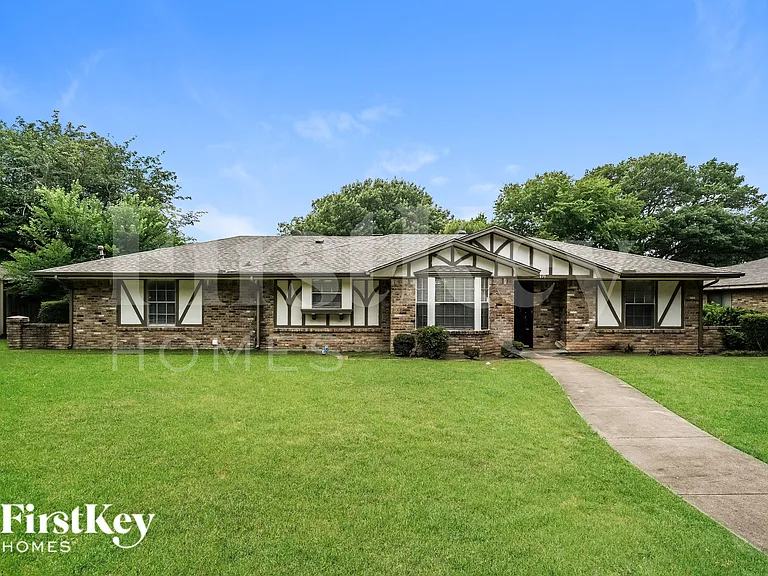 419 Buckingham Pl — Photo 1