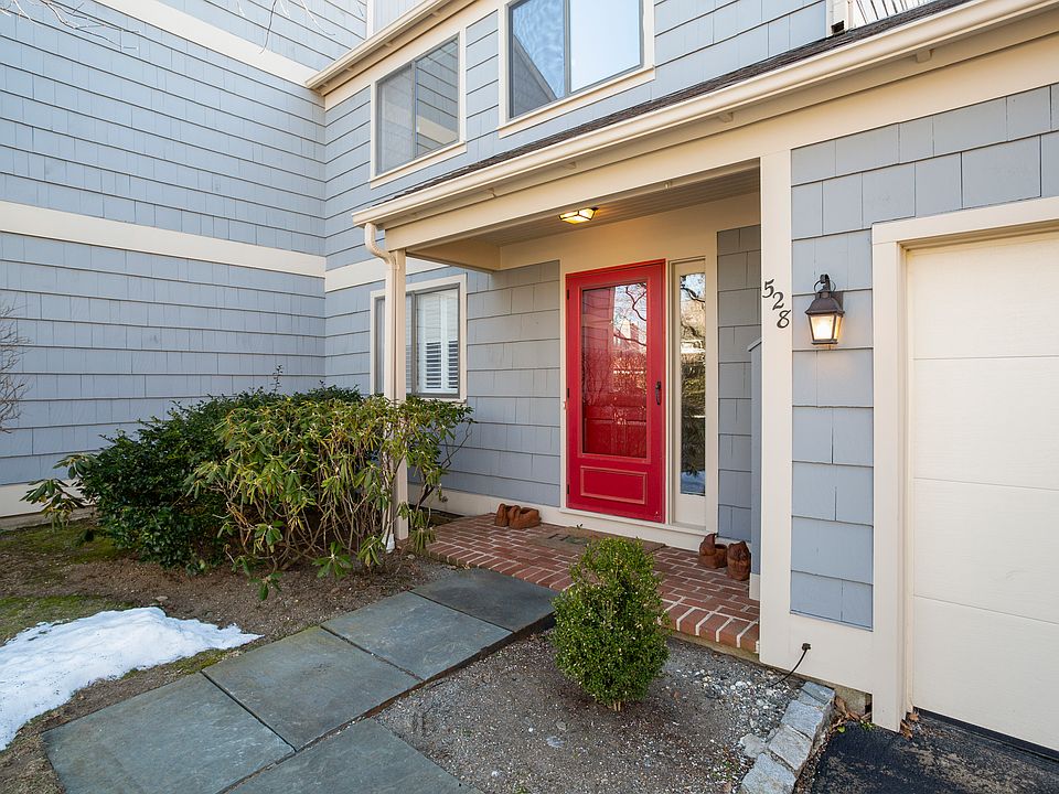 528 West Lyon Farm Drive