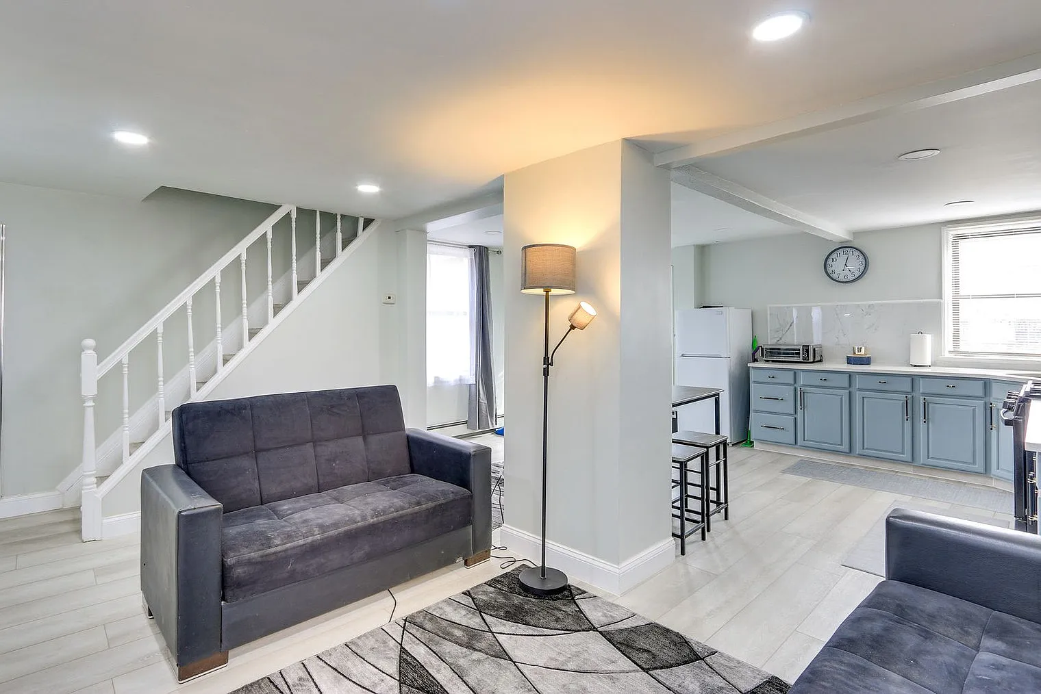 3 bed, 1.0 bath, 1345 sqft, $5,064 — Photo 3