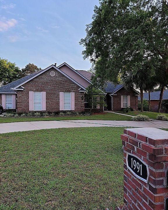 1991 Hickory Tree Lane