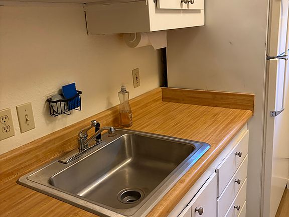4th image of 1087 Westwood Dr