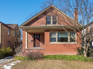 2144 Forestview Rd, Evanston, IL 60201