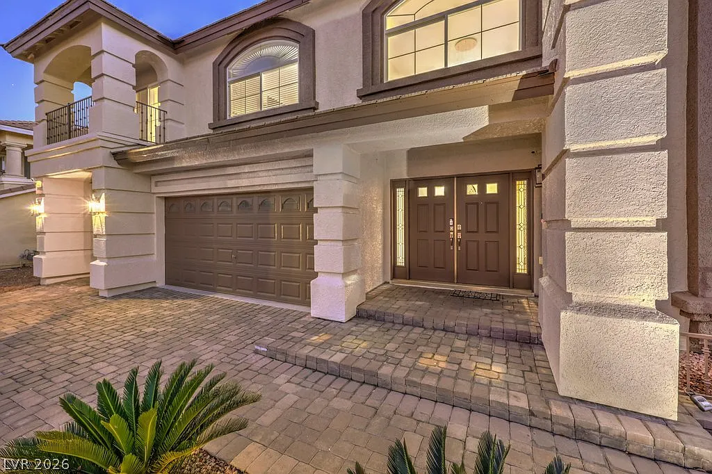 4 bed, 4.0 bath, 5327 sqft, $8,950 — Photo 3