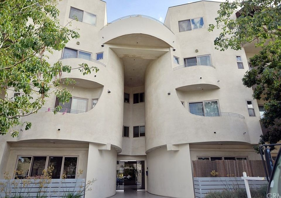 1st image of 5016 Bakman Ave #302