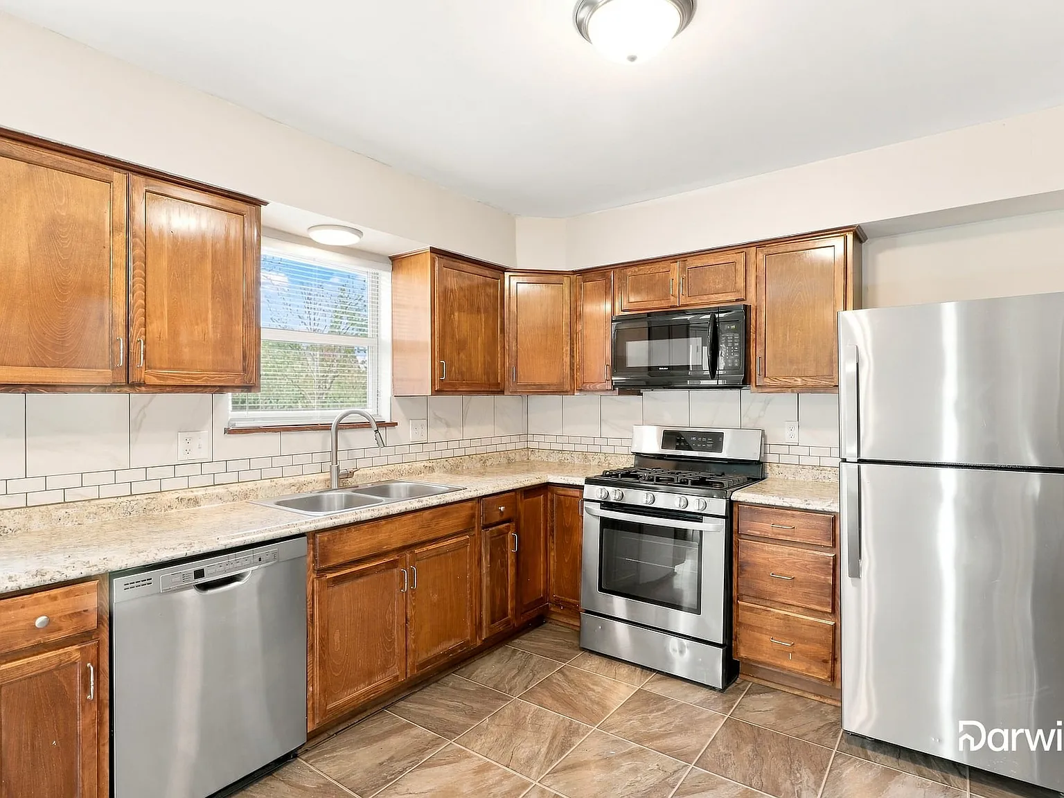 3 bed, 2.0 bath, 1500 sqft, $1,880 — Photo 3