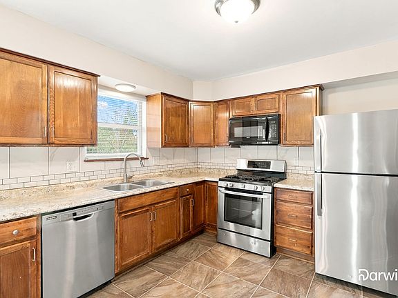3rd image of 1300 NW Golfview Ct