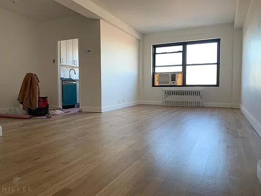 Sold by Hillel Realty Group | media 16