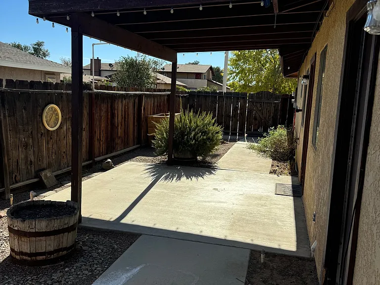 1004 W Atkins Ave #A — Photo 3