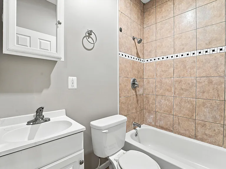 1551 N Allison St — Photo 18