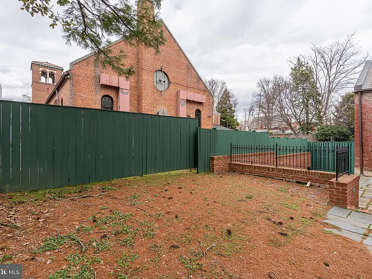 2715 N St NW — Photo 34