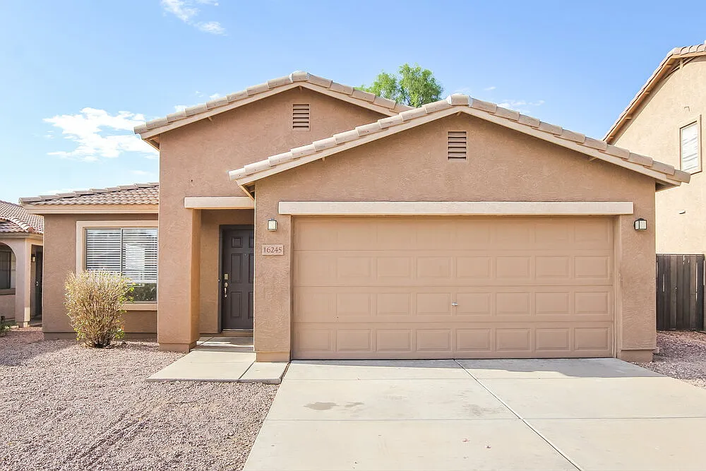 3 bed, 2.0 bath, 1401 sqft, $2,095 — Photo 1