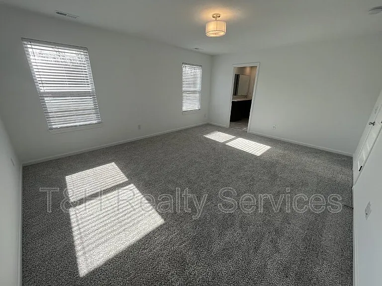 4801 Summerfield Dr — Photo 32