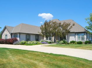 5432 W Burning Bush Ln, Mequon, WI 53092
