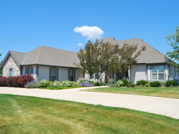 5432 W Burning Bush Ln, Mequon, WI 53092