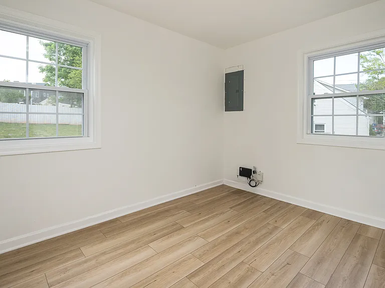 285 Manassas Dr — Photo 10
