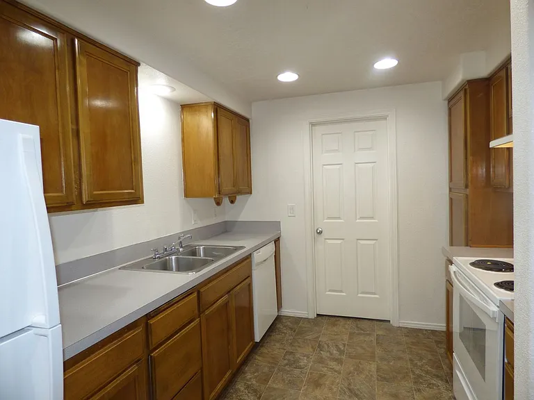 4811-4813 Cougar Ct SE — Photo 7