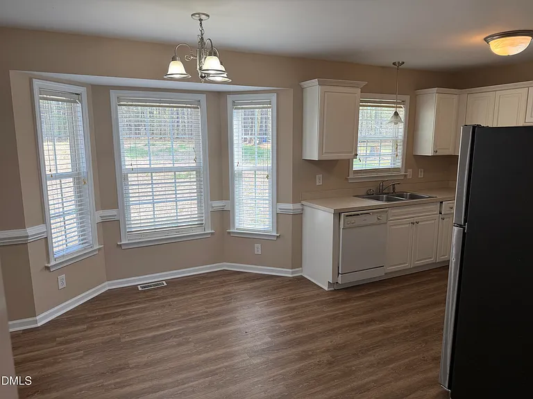 313 Opal Ln — Photo 4