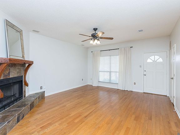 3rd image of 15376 Mary Louise Ave