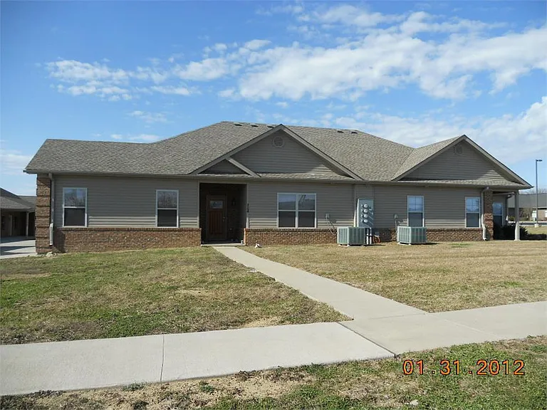 104 Garden Gate Dr — Photo 2