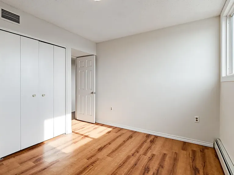 608 2nd St W #308 — Photo 9