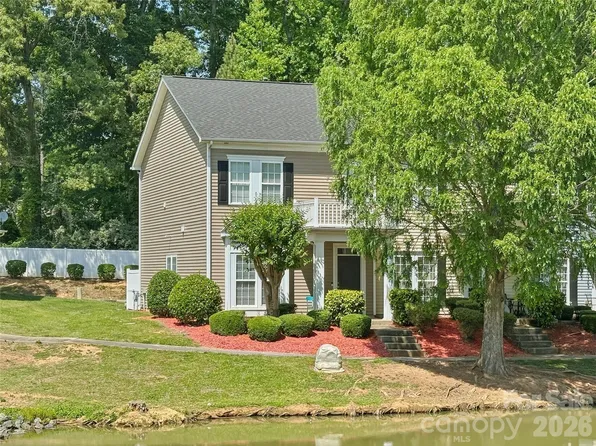 751 Plaza Walk Dr, Charlotte, NC 28215