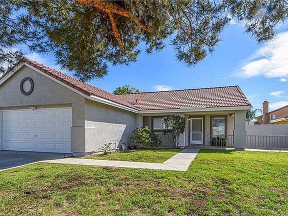 3rd image of 26063 Ridgemoor Rd