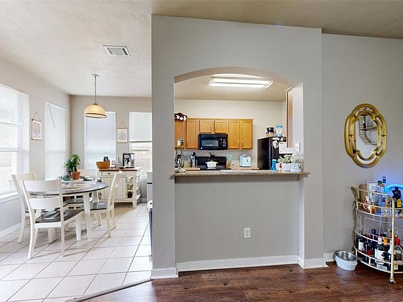 5th image of 4102 Southern Way Dr