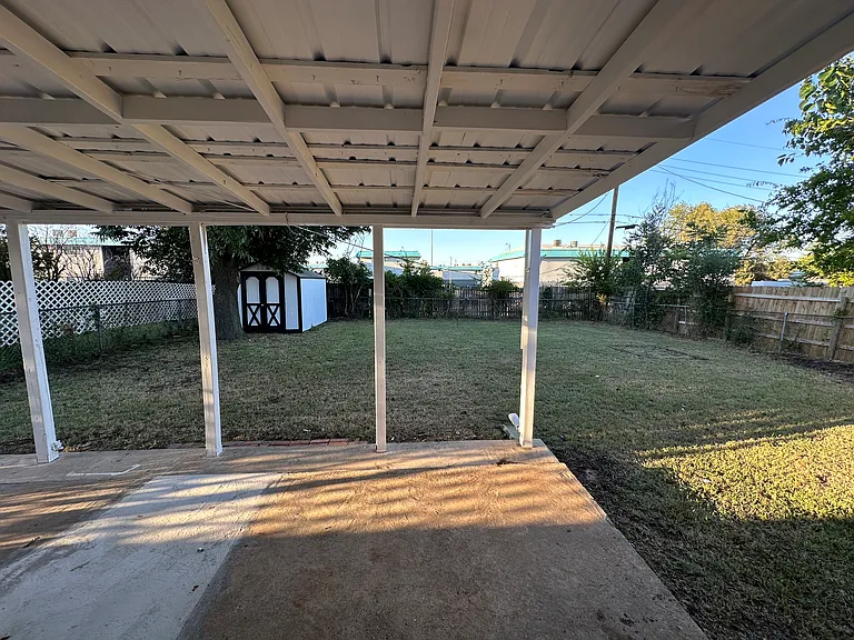 817 NW 9th St — Photo 33