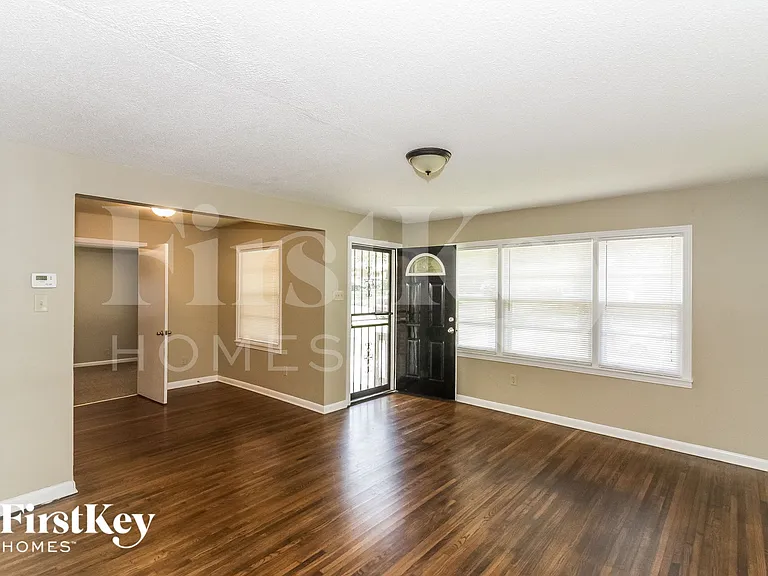 1347 Wilbec Rd — Photo 2