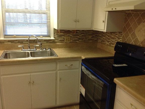 3rd image of 809 Greenway Dr