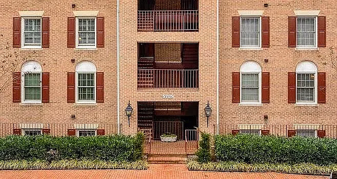 5715 Brewer House Cir #T2