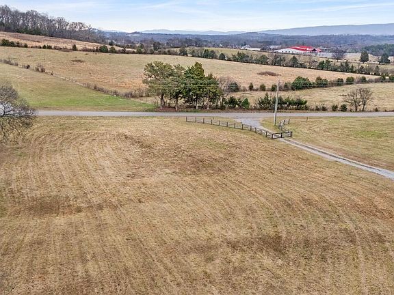 5th image of 1231 Walker Rd