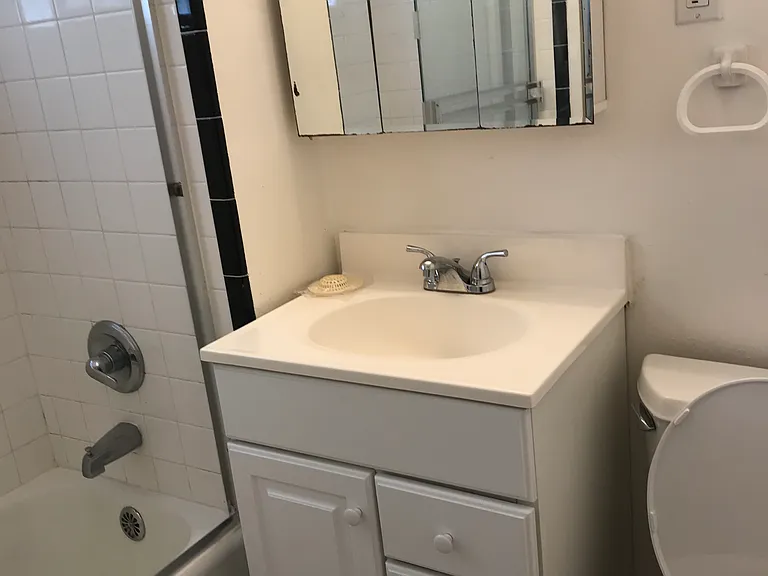 2111 Grove St — Photo 4