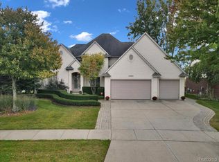 27980 Santa Anita Dr S, Chesterfield, MI 48047