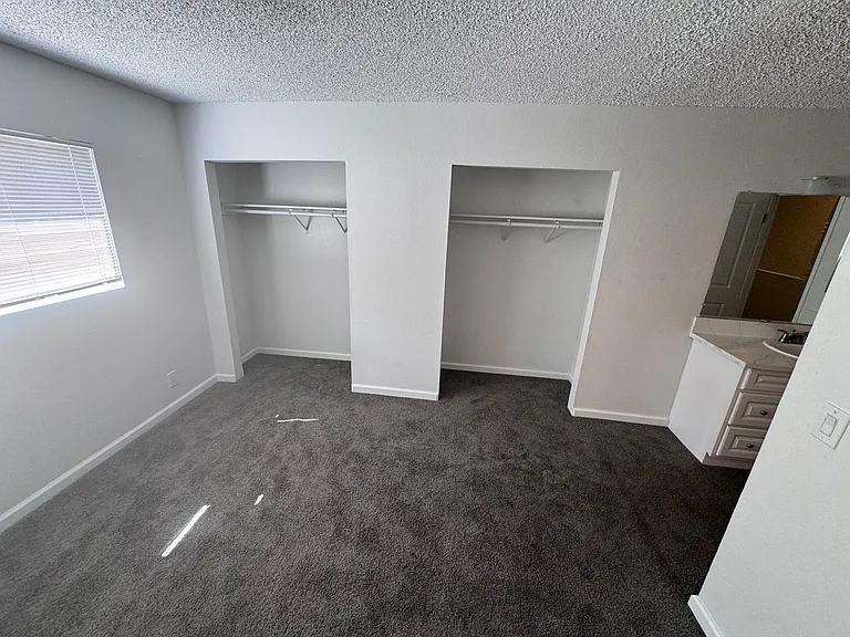 5245 Golden Ln — Photo 13