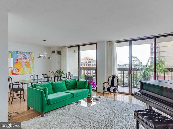 5th image of 400 Madison St APT 907