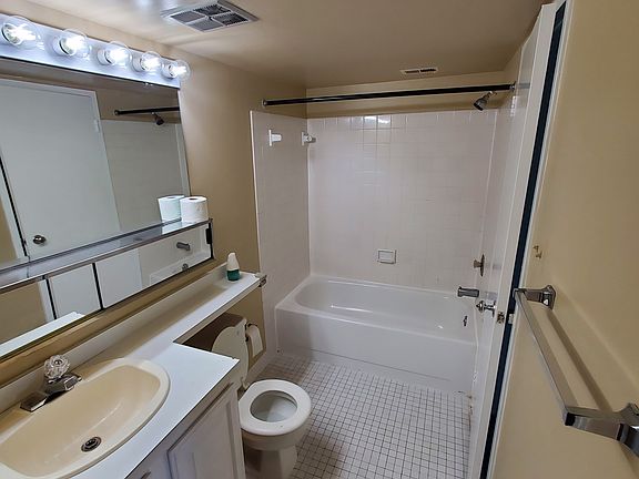 5th image of 7401 Westlake Ter APT 403