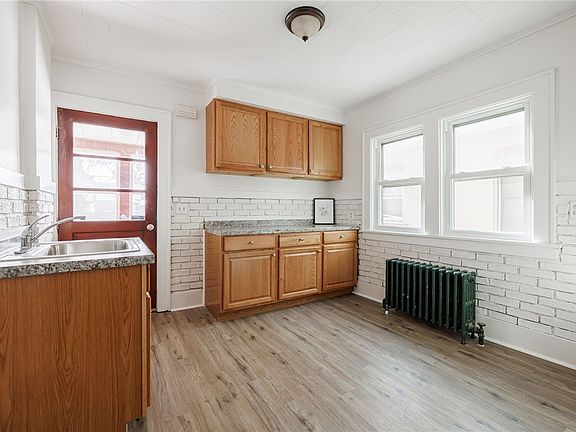 4th image of 19 Garland Ave