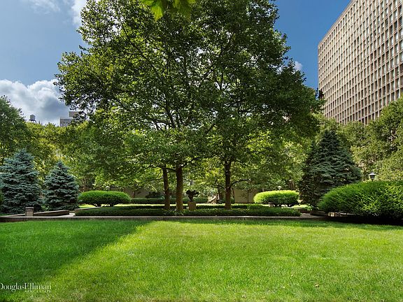 4th image of 300 E 33rd St APT 12E