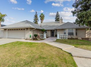 8 Fairbanks Ave, Sanger, CA 93657