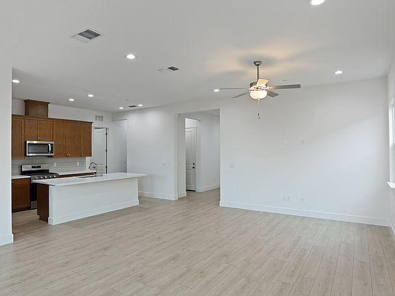3rd image of 2288 Paramount Ln