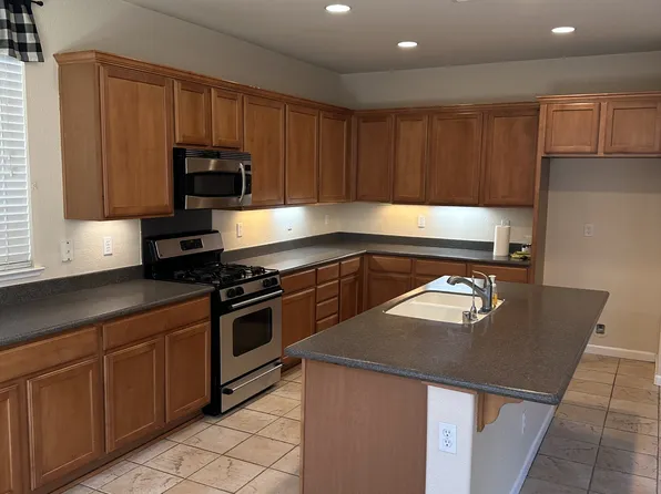 274 Finchwood Dr, Lathrop, CA 95330